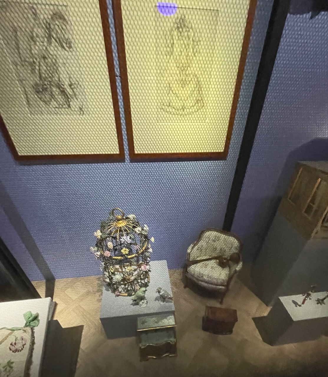 Jouets d’enfants du XVIIIe siècle présentés dans l’exposition Une journée au XVIIIe siècle au Musée des Arts décoratifs de Paris.